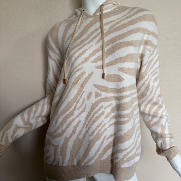 Chico’s Women's Beige Zebra Print 2PC Cashmere Blend Set - Picture 8 of 11